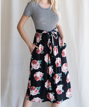 Load image into Gallery viewer, Floral print midi dress
